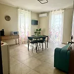 Patrizia Con Parcheggio Privato Gæstehus Como
