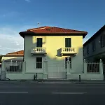 Patrizia Con Parcheggio Privato Como