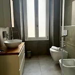 Patrizia Con Parcheggio Privato Como