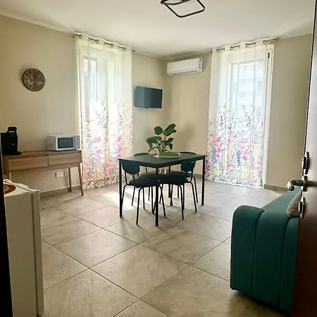 Patrizia Con Parcheggio Privato Guest house Como