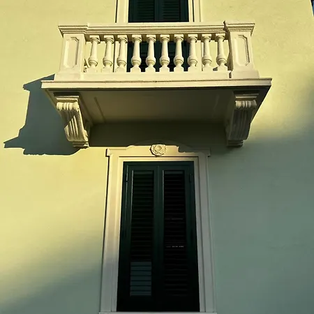 Patrizia Con Parcheggio Privato Guest house Como