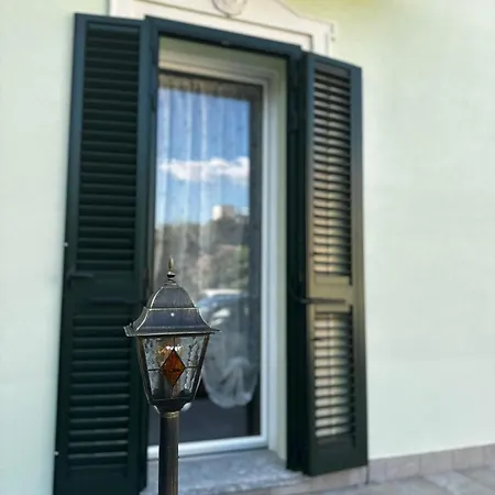 Patrizia Con Parcheggio Privato Guest house Como