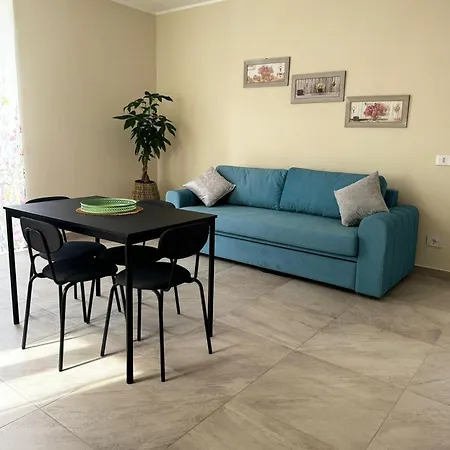 Patrizia Con Parcheggio Privato Como