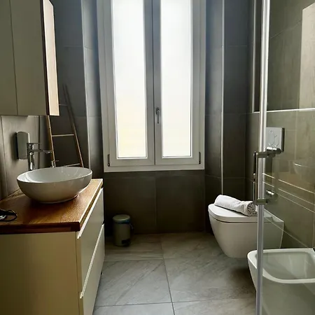 Patrizia Con Parcheggio Privato Como