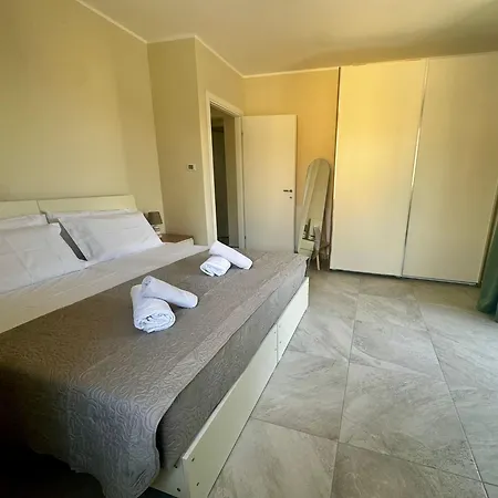 Patrizia Con Parcheggio Privato Guest house Como