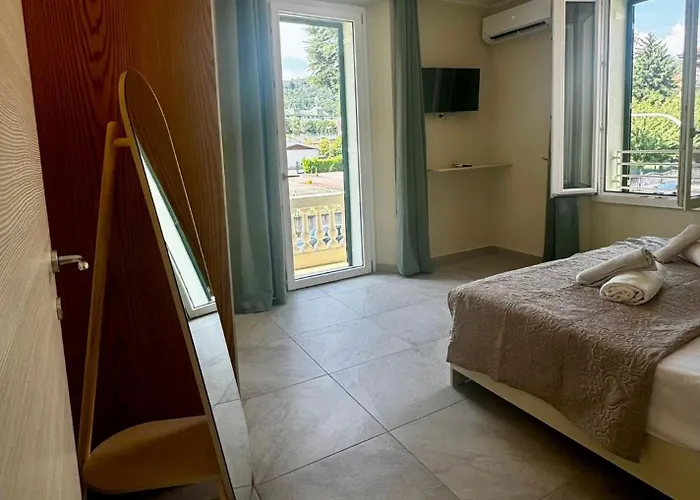 Πανσιόν Patrizia Con Parcheggio Privato