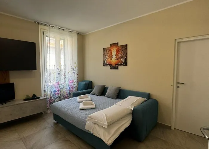 Patrizia Con Parcheggio Privato Πανσιόν