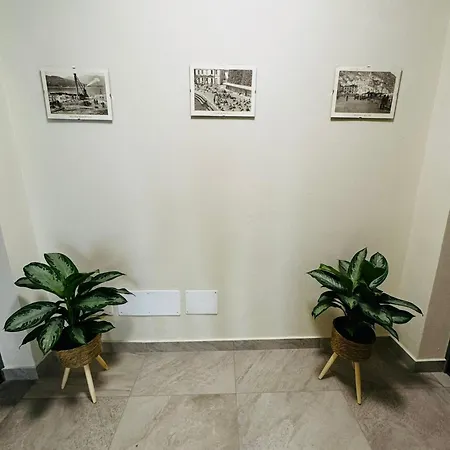 Patrizia Con Parcheggio Privato コモ