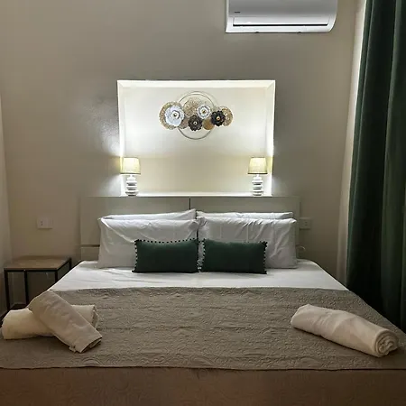 Patrizia Con Parcheggio Privato ゲストハウス