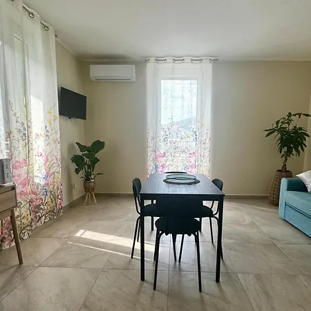 ゲストハウス Patrizia Con Parcheggio Privato コモ