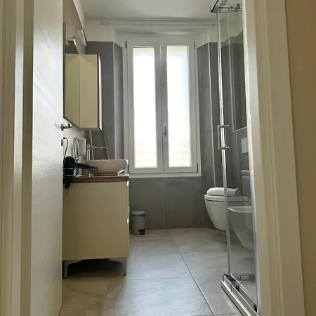 Patrizia Con Parcheggio Privato ゲストハウス コモ