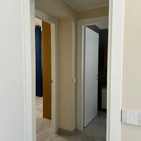 Patrizia Con Parcheggio Privato ゲストハウス