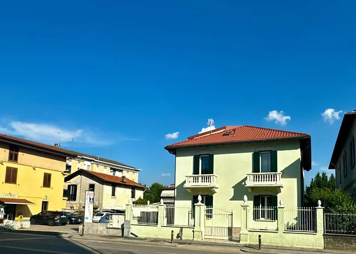 Konukevi Patrizia Con Parcheggio Privato Como