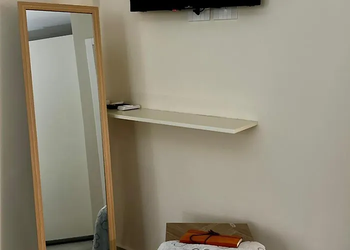Patrizia Con Parcheggio Privato Konukevi Como