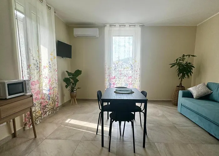 Konukevi Patrizia Con Parcheggio Privato Como