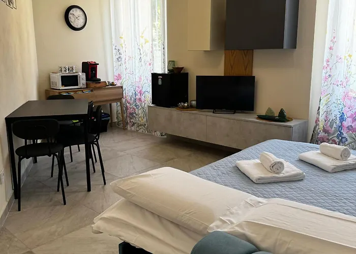 Patrizia Con Parcheggio Privato Konukevi 4*