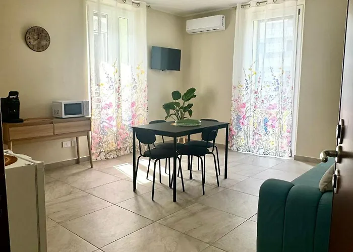 Patrizia Con Parcheggio Privato Гостевой дом Комо